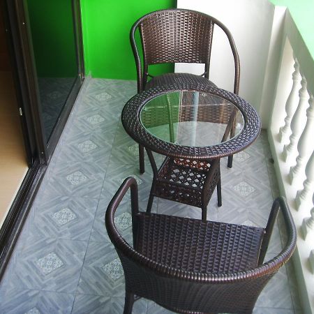 Kontiki Guesthouse Джомтиен Бийч Екстериор снимка