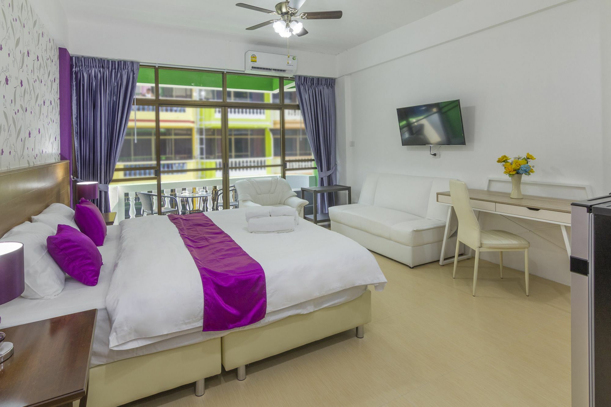 Kontiki Guesthouse Джомтиен Бийч Екстериор снимка