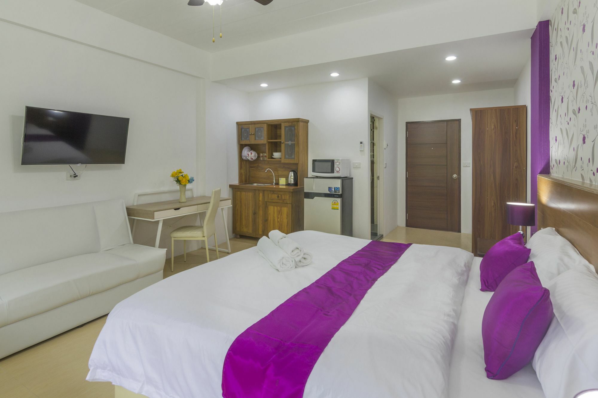 Kontiki Guesthouse Джомтиен Бийч Екстериор снимка